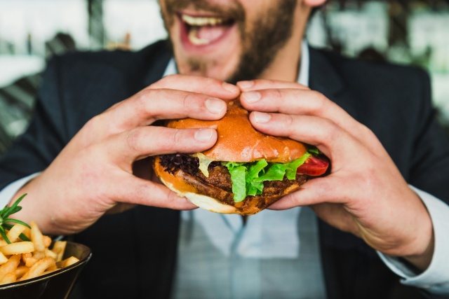 ハンバーガーうめぇ！
